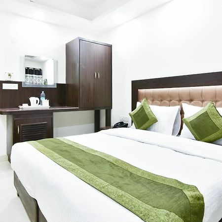 Treebo Mehar Castle Hotel Delhi  Bagian luar foto