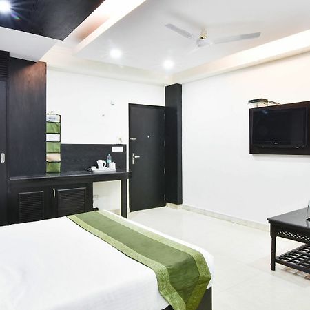 Treebo Mehar Castle Hotel Delhi  Bagian luar foto