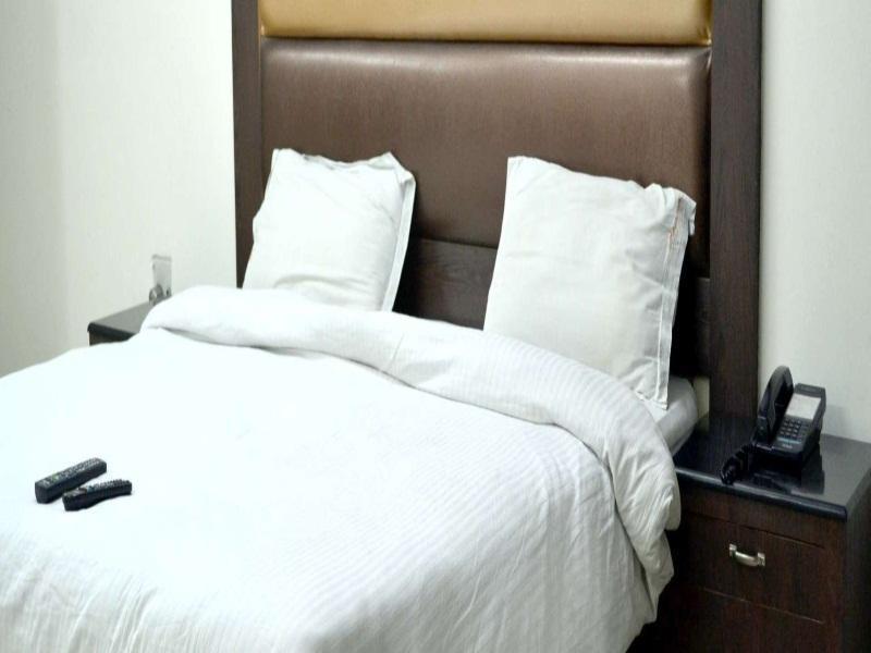Treebo Mehar Castle Hotel Delhi  Bagian luar foto