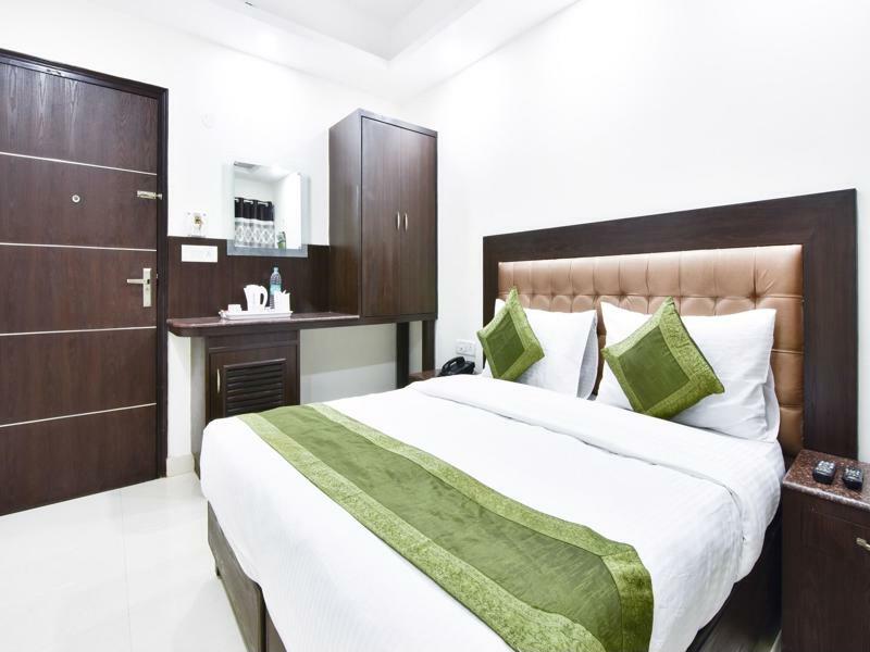 Treebo Mehar Castle Hotel Delhi  Bagian luar foto