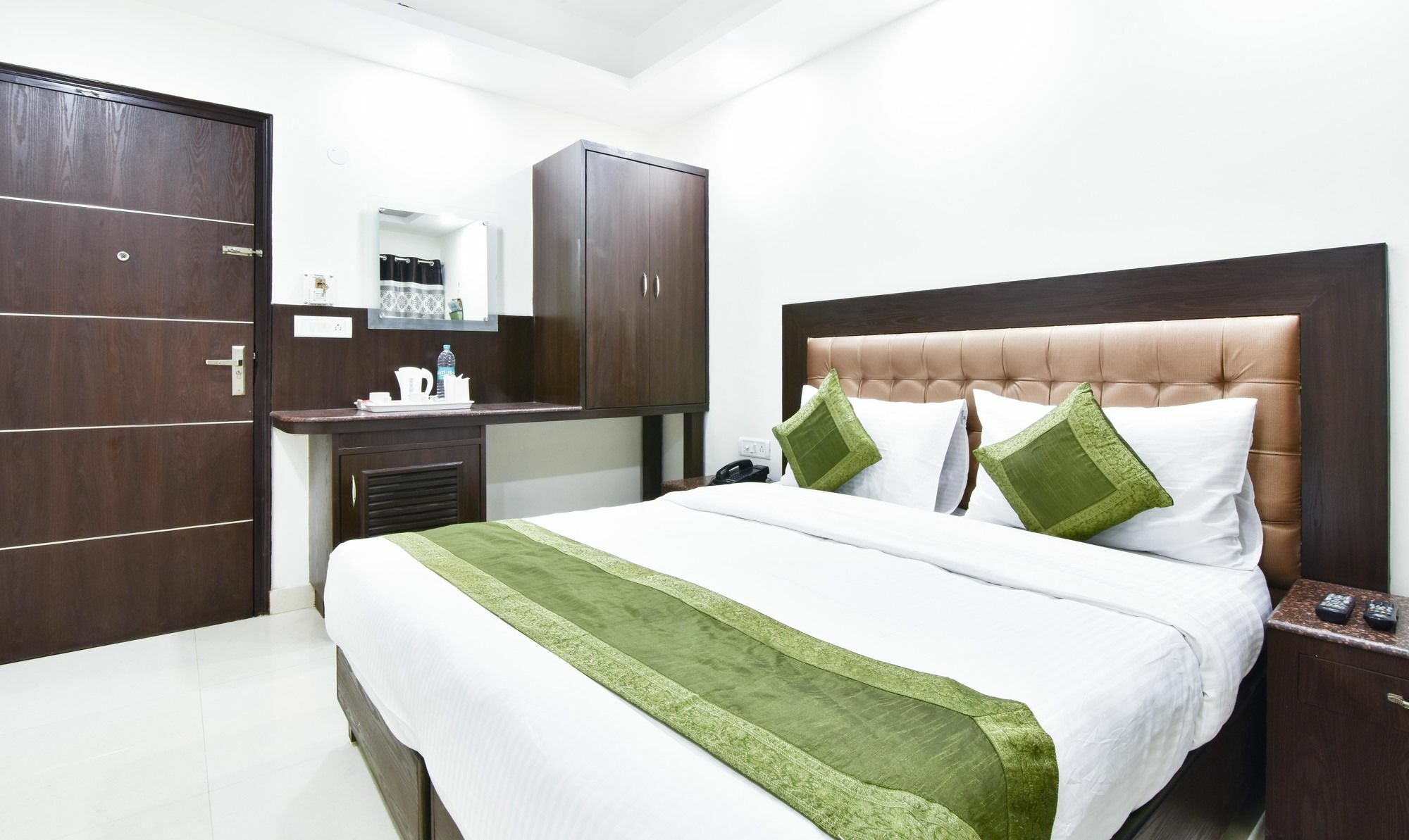 Treebo Mehar Castle Hotel Delhi  Bagian luar foto