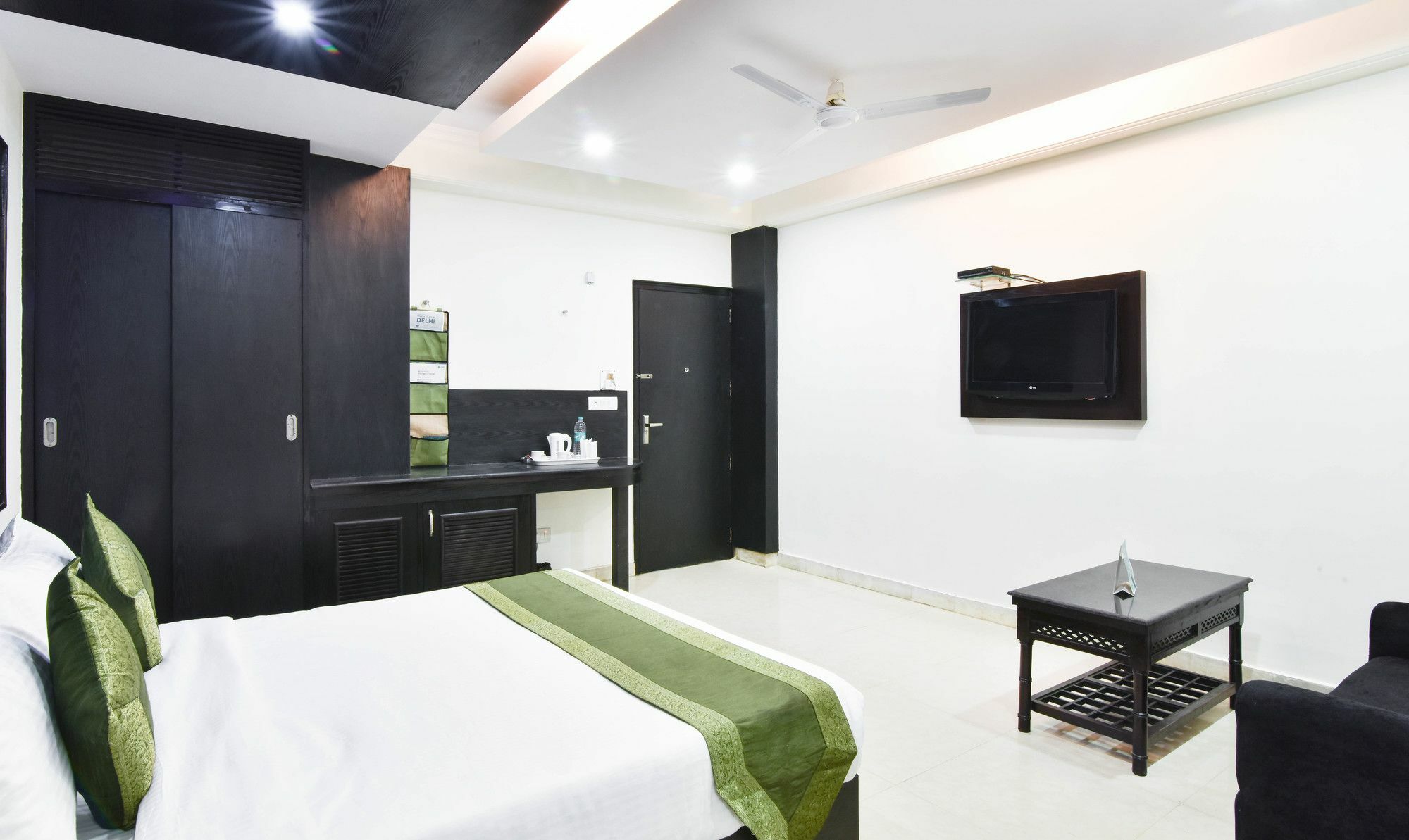 Treebo Mehar Castle Hotel Delhi  Bagian luar foto