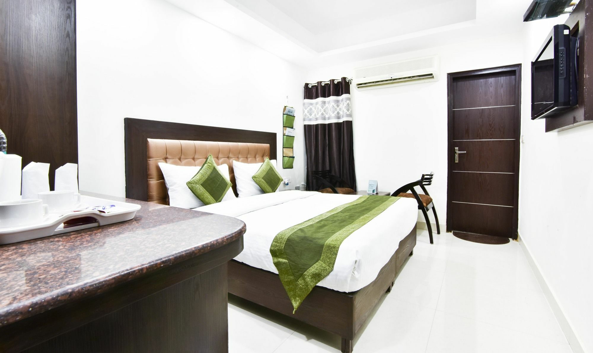 Treebo Mehar Castle Hotel Delhi  Bagian luar foto