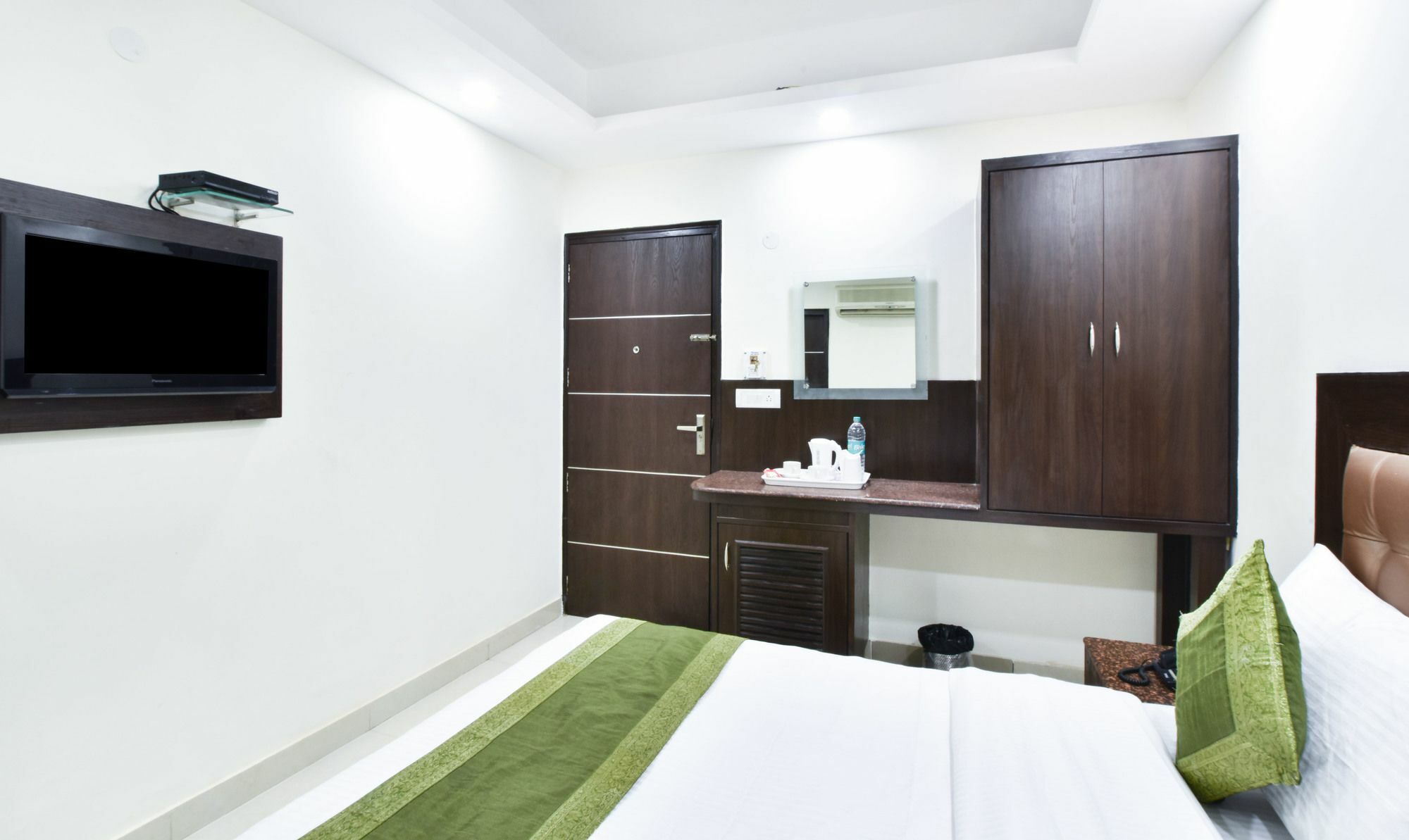 Treebo Mehar Castle Hotel Delhi  Bagian luar foto