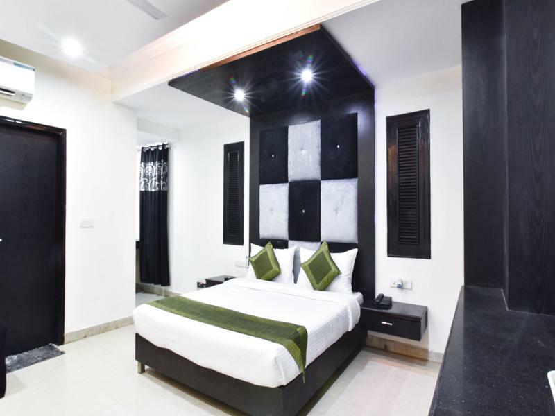 Treebo Mehar Castle Hotel Delhi  Bagian luar foto