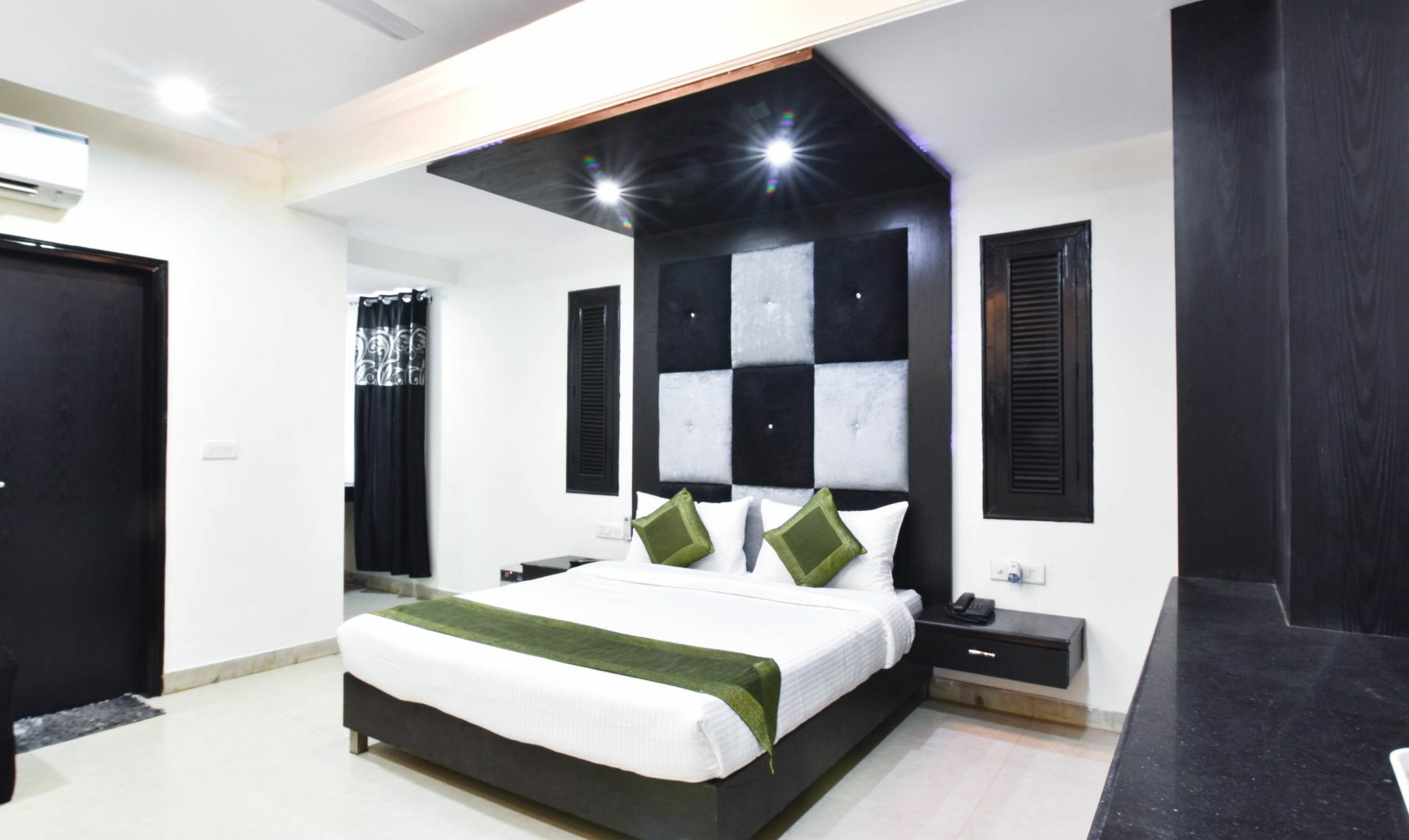 Treebo Mehar Castle Hotel Delhi  Bagian luar foto