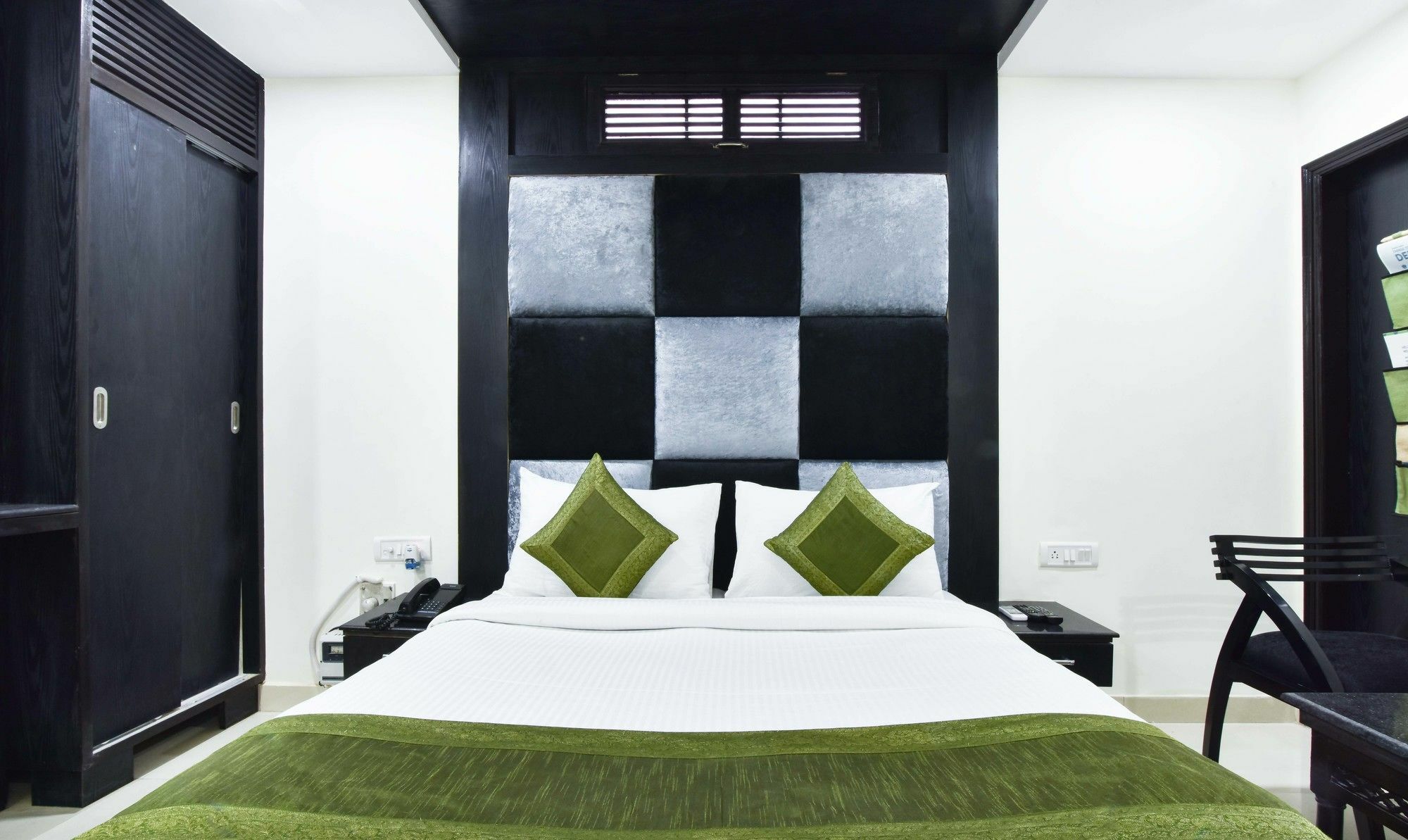 Treebo Mehar Castle Hotel Delhi  Bagian luar foto