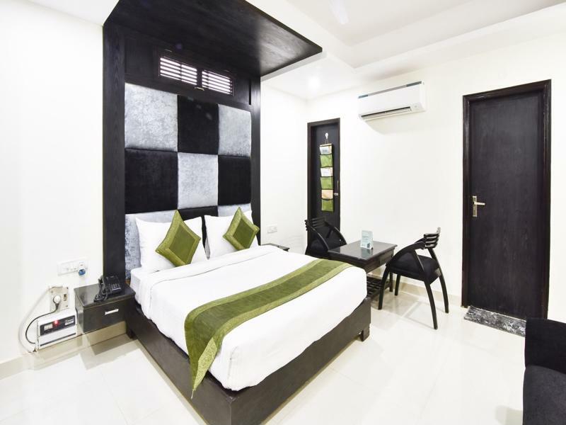 Treebo Mehar Castle Hotel Delhi  Bagian luar foto