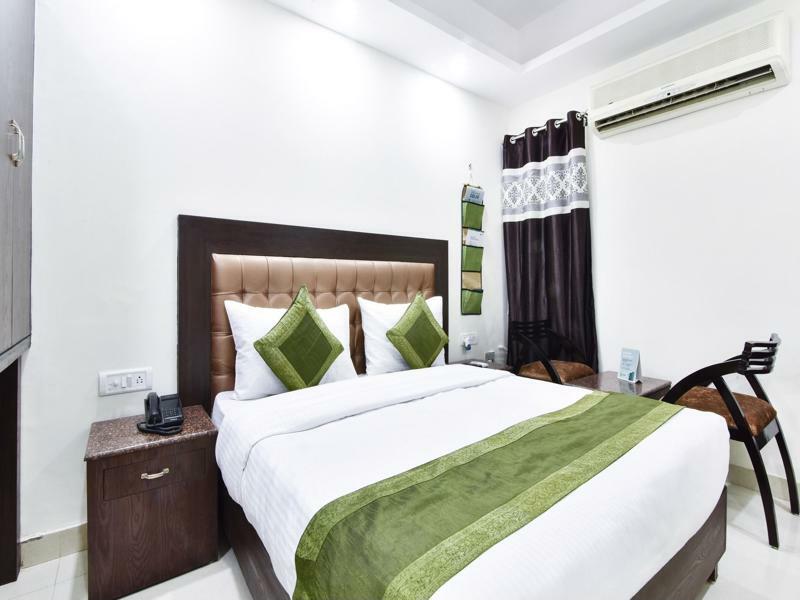 Treebo Mehar Castle Hotel Delhi  Bagian luar foto
