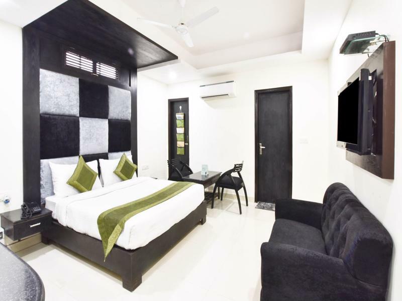 Treebo Mehar Castle Hotel Delhi  Bagian luar foto
